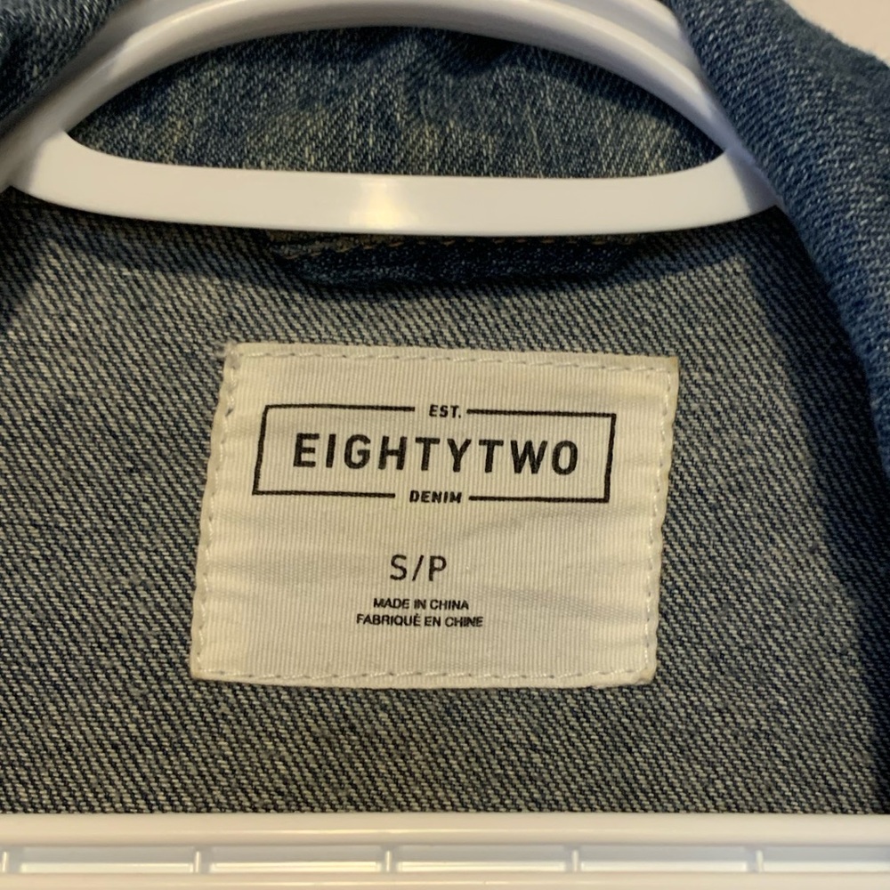 Cropped Jean Jacket - Picture 3 of 4